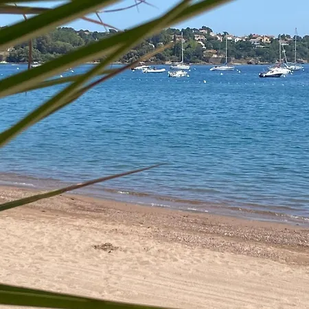 Du Port Pieds Ds L'eau Parking